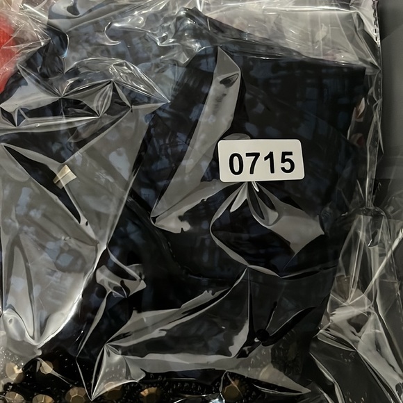 ⭐️Bogo⭐️ 🎈Michael Kors XS  petite studdded v neck top - Picture 13 of 13